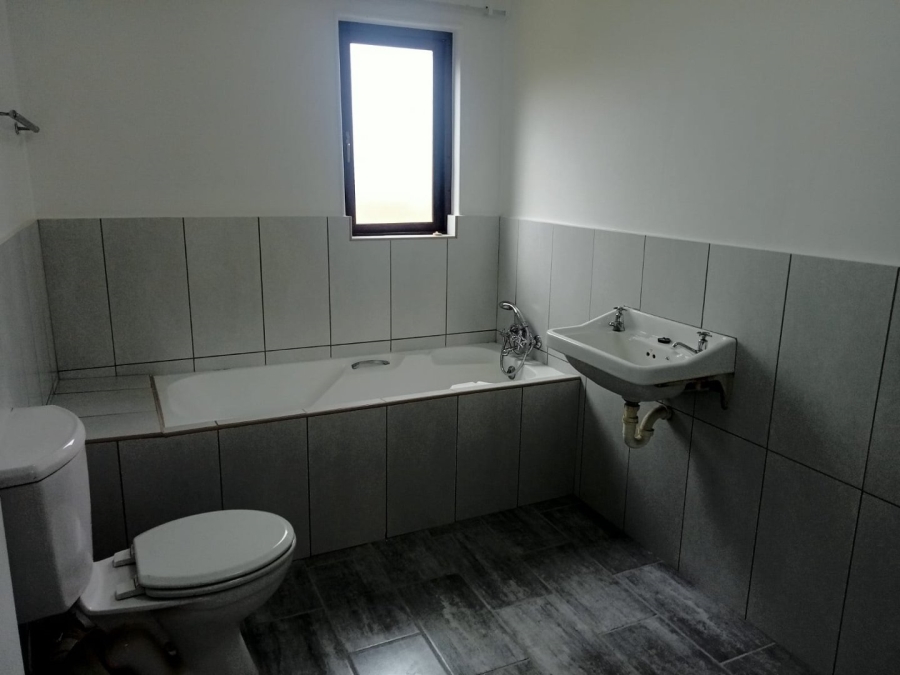 To Let 3 Bedroom Property for Rent in Heatherlands Western Cape